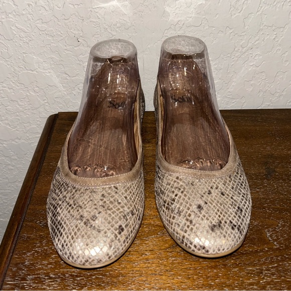 Sofft Maretto Metallic Snakeskin Print Slip On Leather Ballet Flat Shoes - Picture 4 of 9